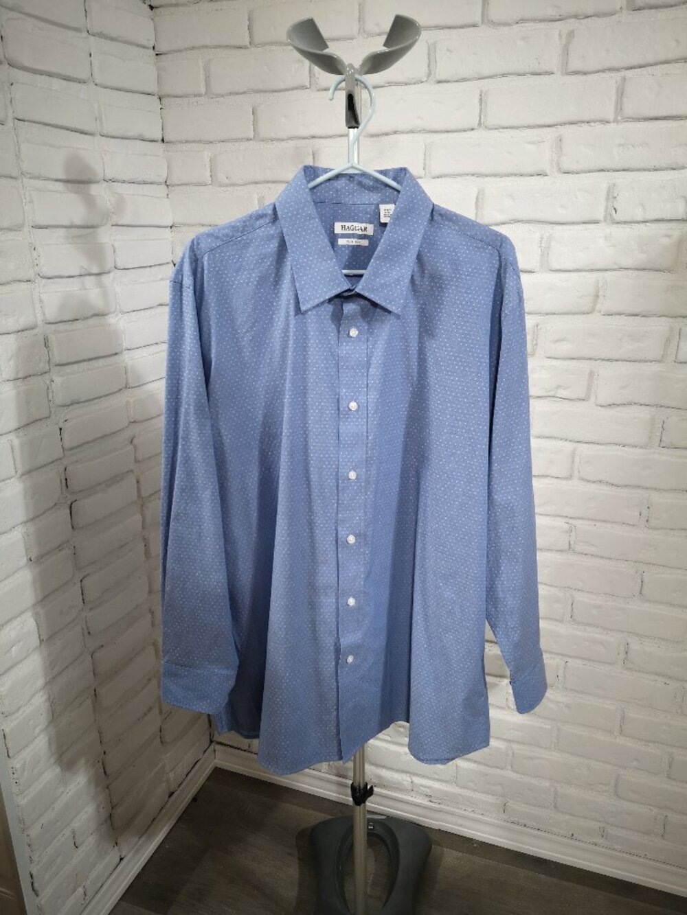 Haggar Slim Fit Men's Size 18-18.5 Blue w/ Embossed Pattern Dress Shirt
